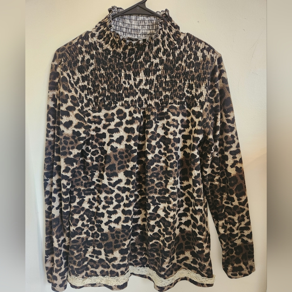 L LOVE LEOPARD TUNIC TURTLENECK TOP GREAT CONDITION